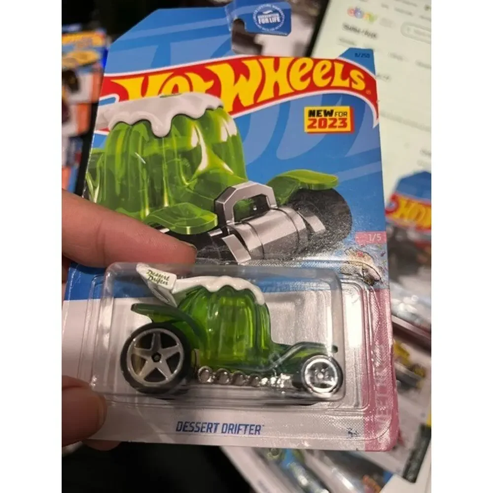 LOT OF 10 DIFFENT COLLECTIBLE HOT WHEELS (CAR AND TRUCKS FROM MATTEL 2021 )17-5